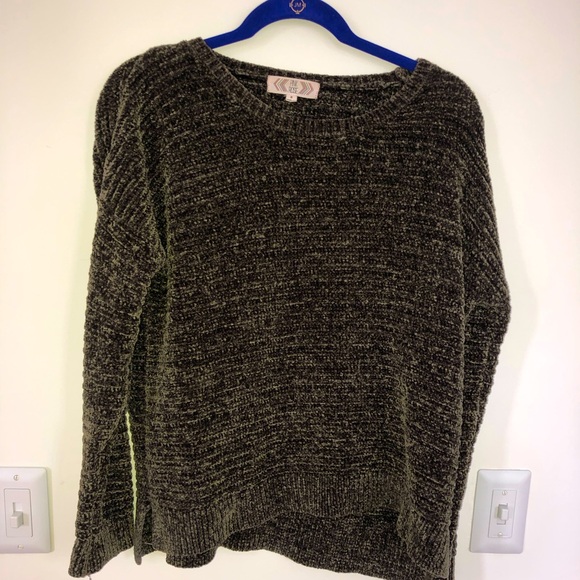 Soft and cozy juniper green sweater - Picture 2 of 4